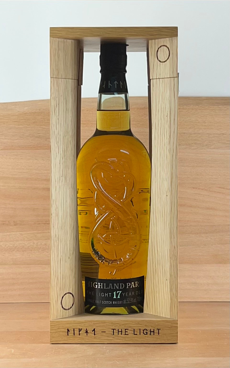 Highland Park 17 yo The Light Single Malt Scotch Whisky Highland Park 17 yo The Light Single Malt Scotch Whisky